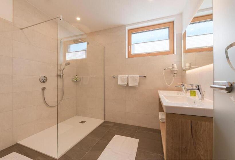 Family Suite, Traube