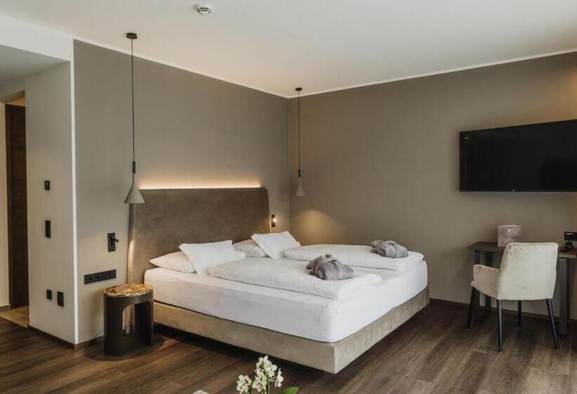 Люкс Вид на Сад, Klein Fein Hotel Anderlahn
