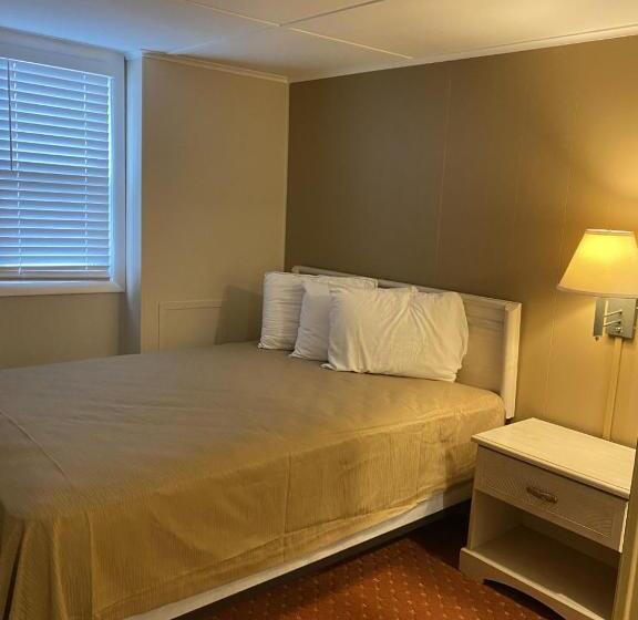 스위트, The Admiral Hotel/motel