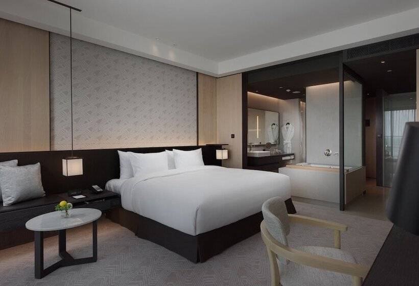 اتاق استاندارد با تخت دوبل, Crowne Plaza Tainan, An Ihg