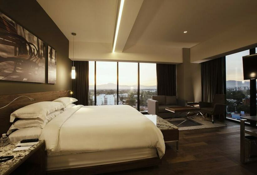 Полулюкс, Krystal Grand Suites Insurgentes