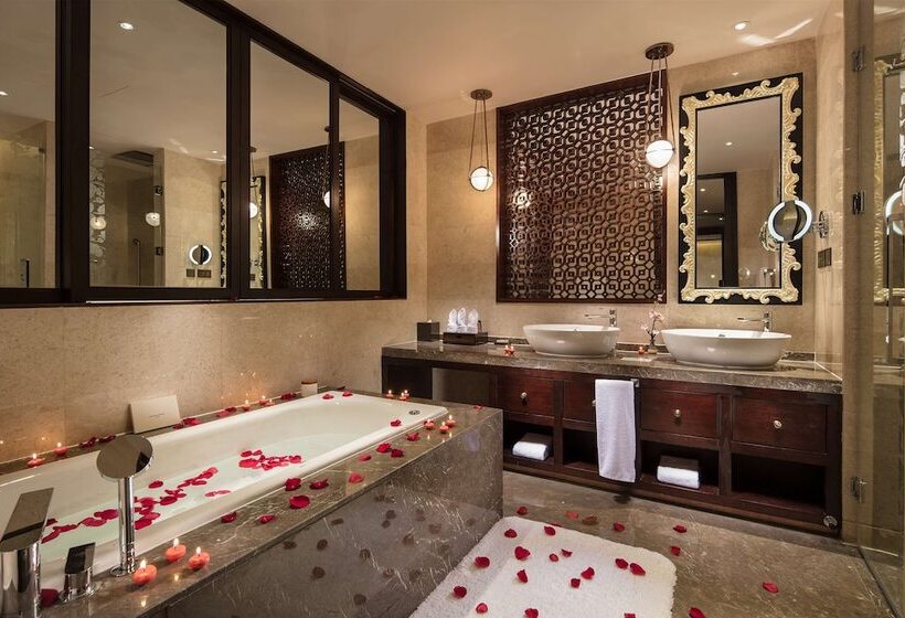 로얄 스위트, Hilton Linzhi Resort