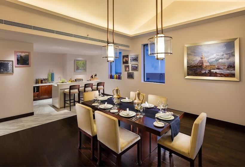 로얄 스위트, Hilton Linzhi Resort