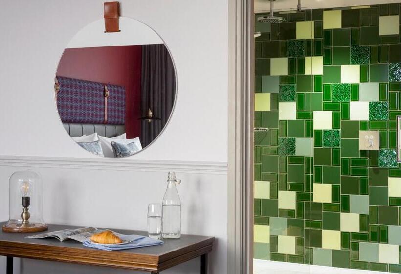 Номер Стандарт, Indigo   Cardiff, An Ihg