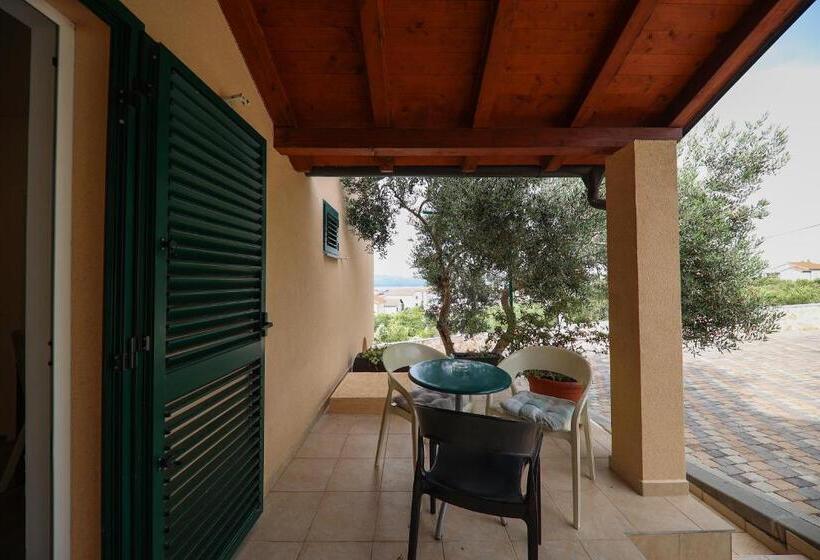 جناح مزود بتراس, Murter