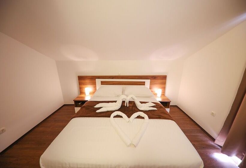 جناح مزود بتراس, Murter