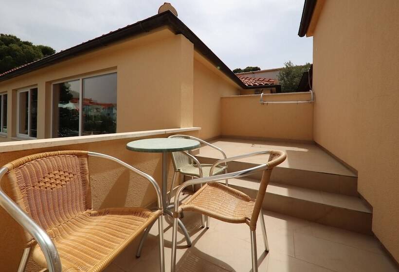 جناح مزود بتراس, Murter