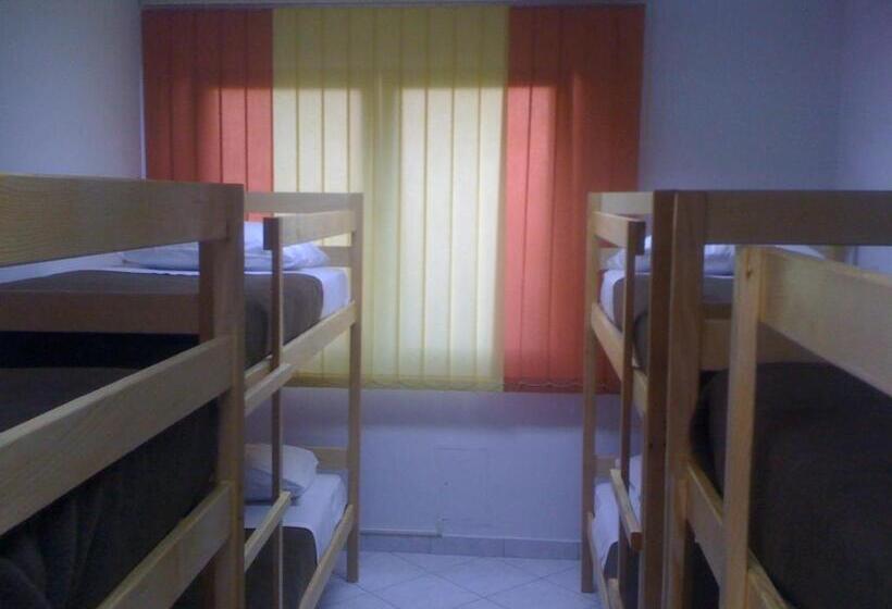 تختخواب در اتاق مشترک, Hostel Amfora