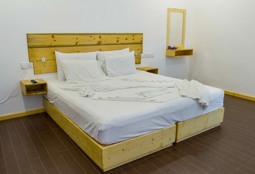 Deluxe Room, Royal Pearl Inn
