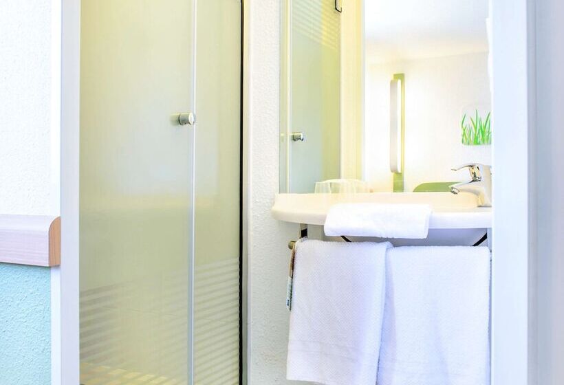 Номер Стандарт Трехместный, Ibis Budget Valenciennes Petiteforet