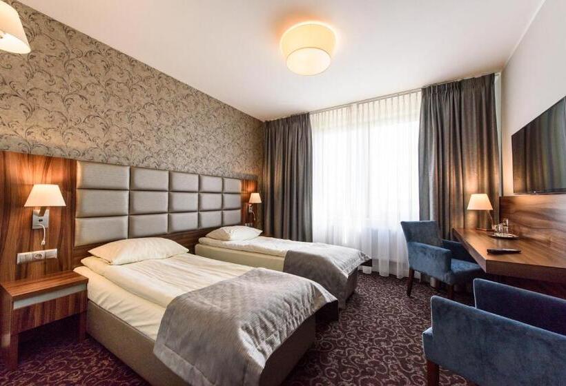 Номер Deluxe, Nowy Dwór