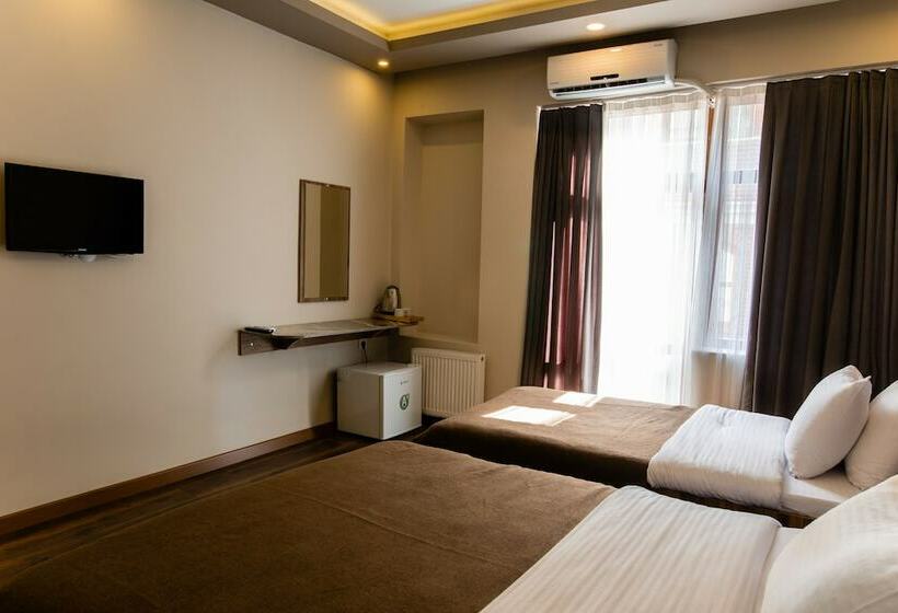 Habitación Triple Estándar, Taksim Mood