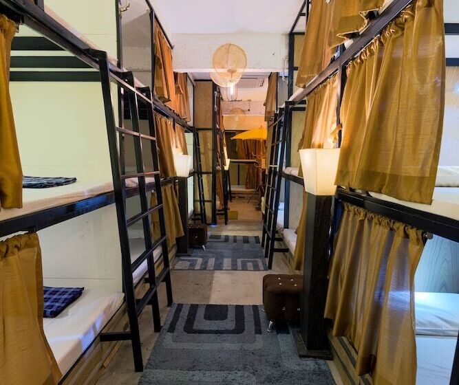 Кровать в Общей Комнате, Wire Hostel Patong