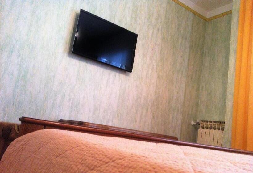 Трехместный Номер Стандарт с Балконом, Bed & Breakfast Rab
