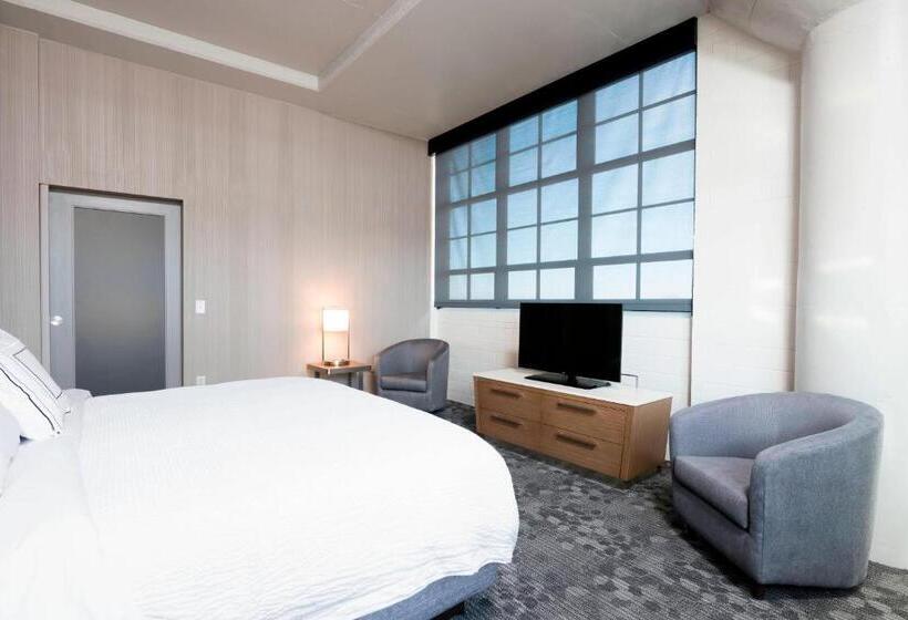 带大床的复式套间, Courtyard By Marriott Waterloo Cedar Falls