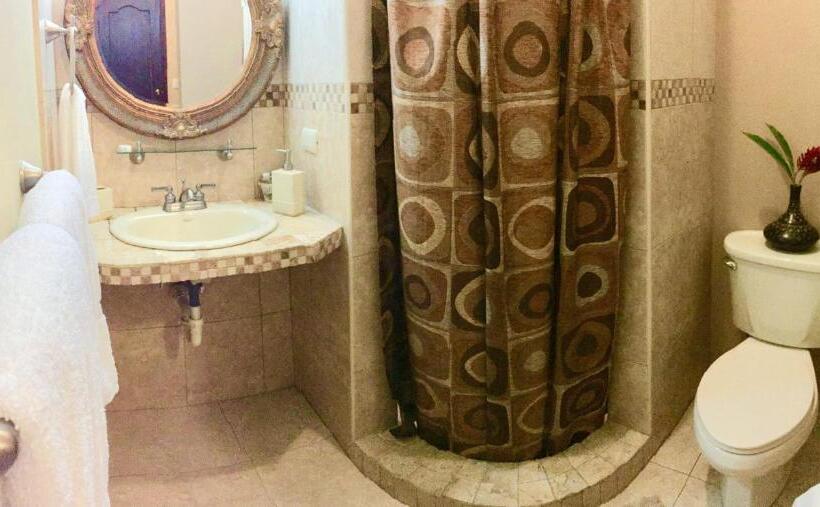 اتاق استاندارد با چشمانداز استخر, Refugio De La Montaña B&b