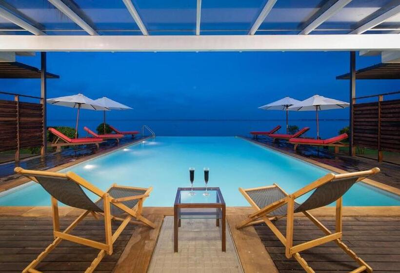 ویلای 2 خوابه, Stayvista At The Rain   River Villa With Infinity Pool