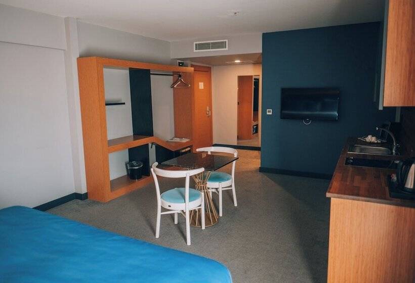 小型套房带阳台, Roof 264 Hotel & Suites