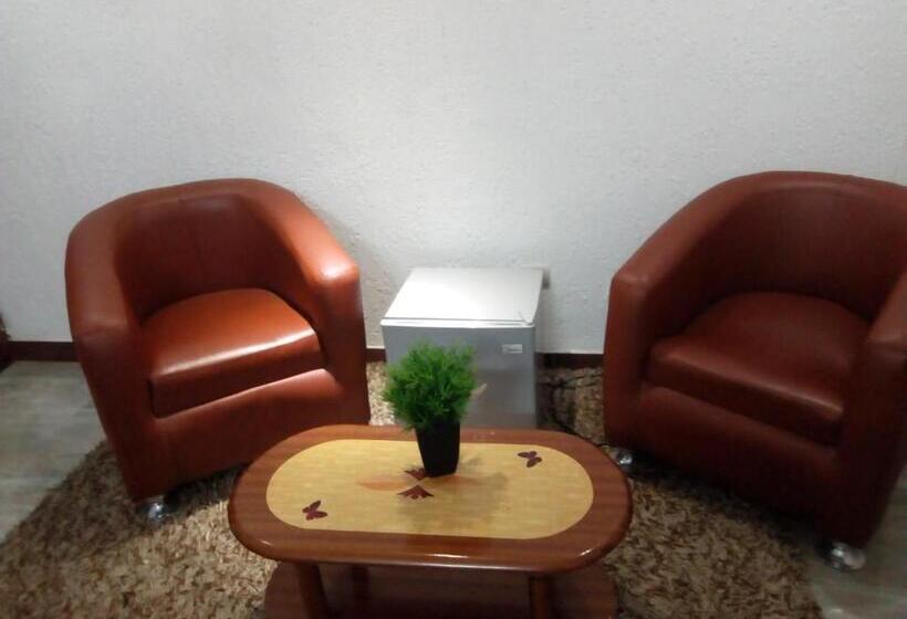 اتاق لوکس, Le Senateur