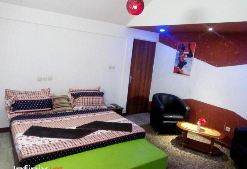 اتاق لوکس, Le Senateur