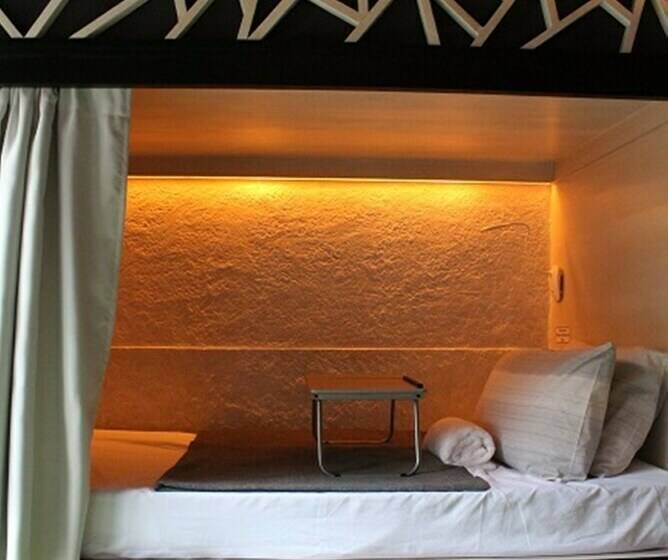Кровать в Общей Комнате, The Cavern Pod Hotel & Specialty Café   Hostel