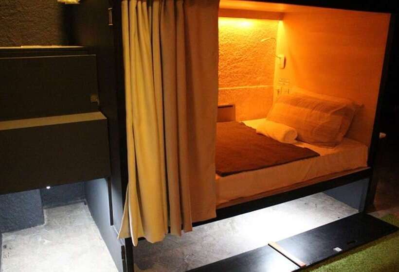Кровать в Общей Комнате, The Cavern Pod Hotel & Specialty Café   Hostel