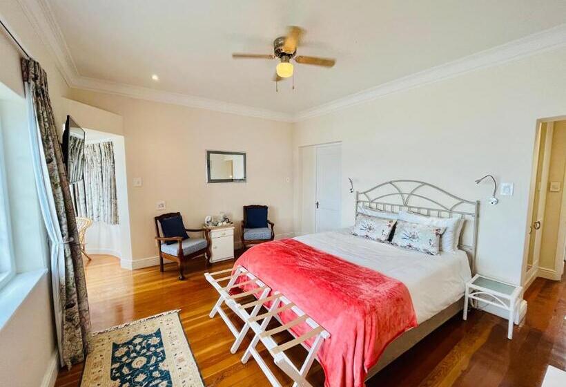 Номер Deluxe Вид на Море, Sunny Cove Manor
