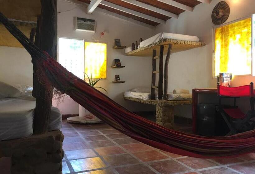 Кровать в Общей Комнате, Casa Barca Taganga Hostel