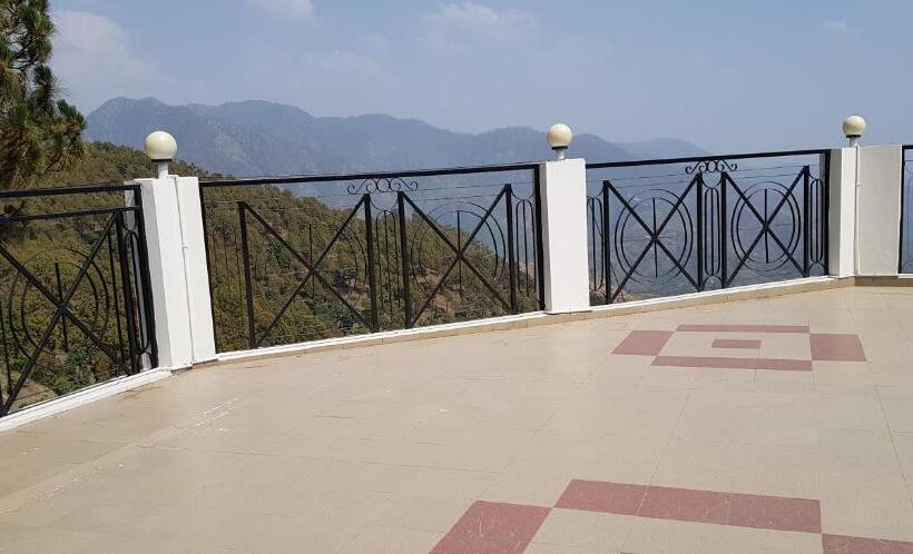 סוויטה עם טרסה, Garhwali Inn