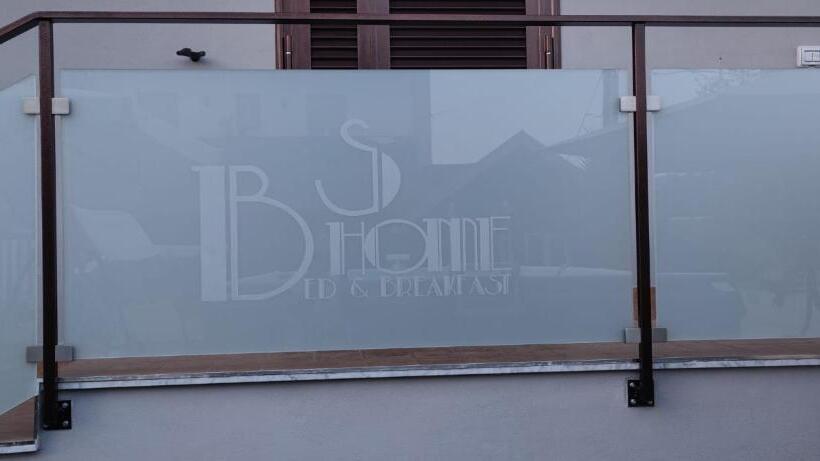 اتاق استاندارد با چشم‌انداز استخر, B&b S Home