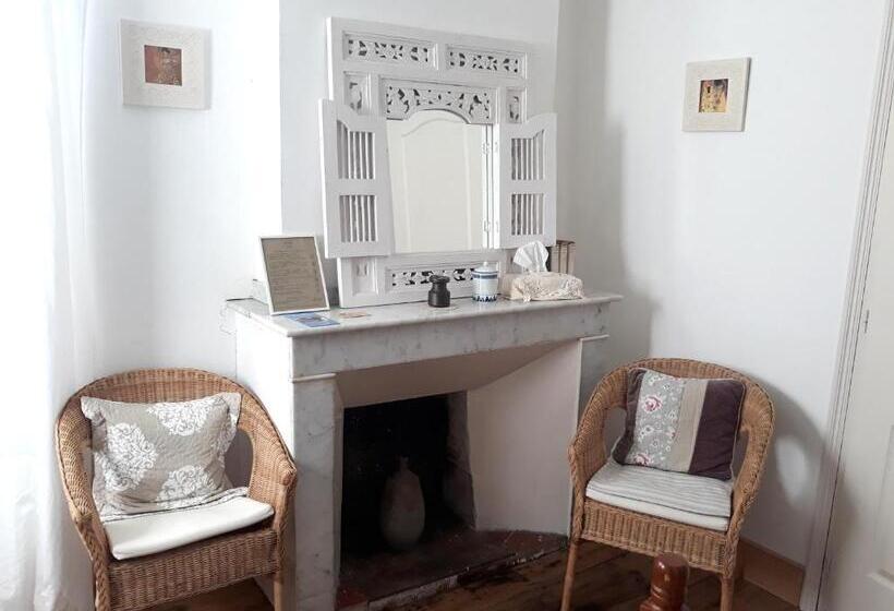 Номер Стандарт, Maison Rives   Village Du Livre De Montolieu