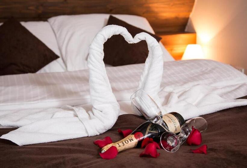اتاق لوکس با بالکن, Motel Babino Brdo