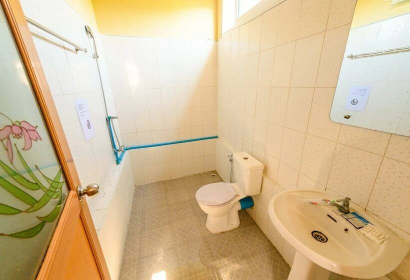 تختخواب در اتاق مشترک, Lover View Pool Bar & Bungalows
