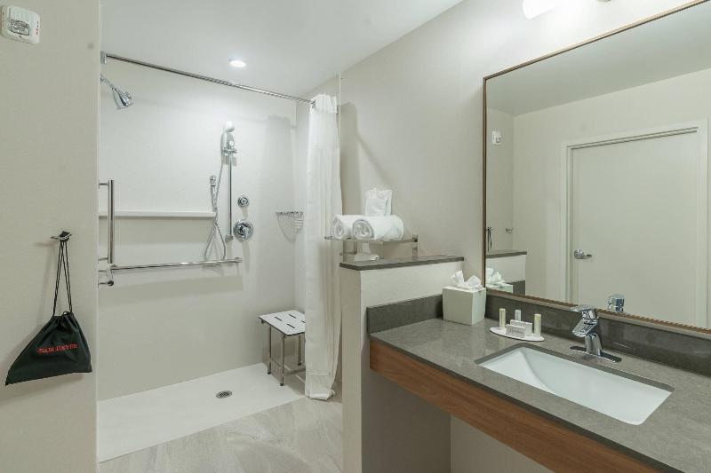 Люкс Кровать Кинг, Fairfield Inn & Suites By Marriott Gainesville I 75