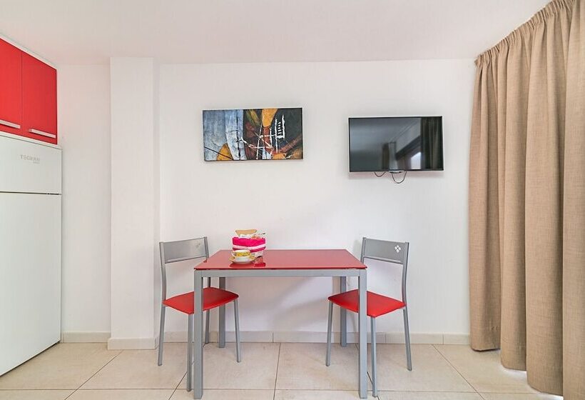 プールの見える１ベッドルームアパートメント, Sol Mogan Suites - Adults Only