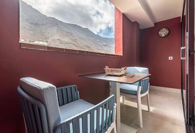 プールビューのバルコニー付１ベッドルームアパート, Sol Mogan Suites - Adults Only