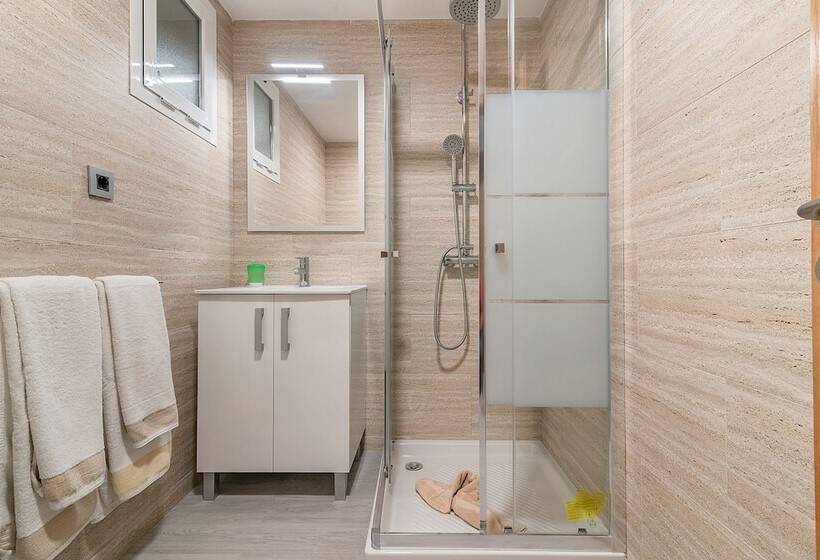 プールビューのバルコニー付１ベッドルームアパート, Sol Mogan Suites - Adults Only