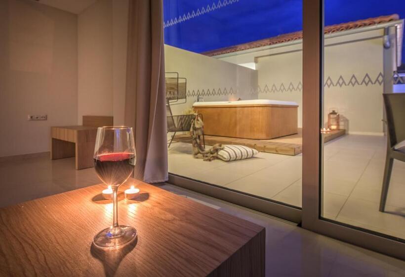 Люкс с гидромассажем, Azure Resort & Spa