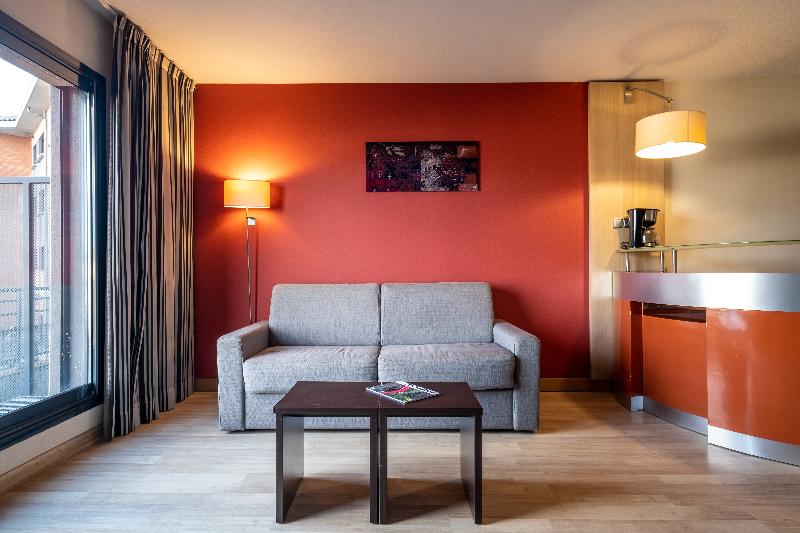 带大床的套房, Holiday Inn Express & Suites Bryan   College Station, An Ihg