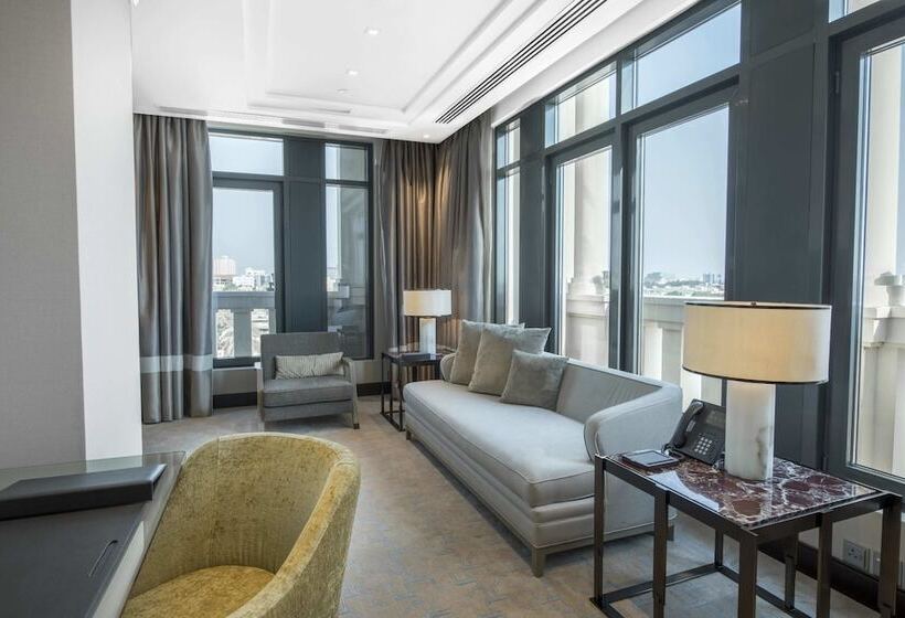 Quarto deluxe, The Hotel Galleria Jeddah, Curio Collection By Hilton