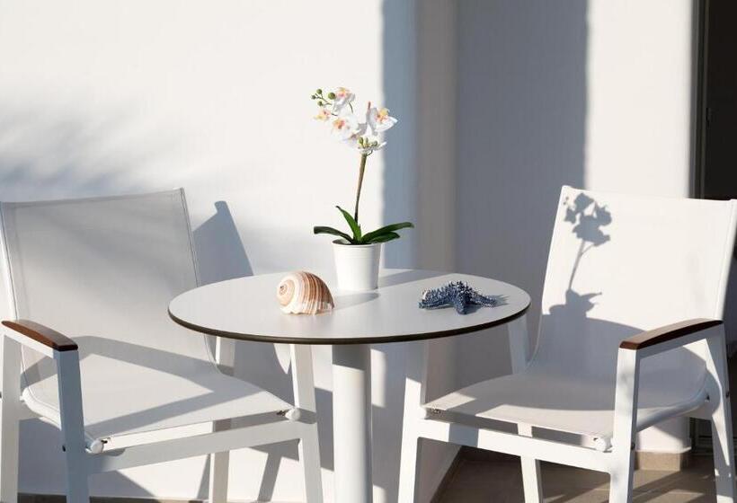Люкс с гидромассажем, White Pearls Luxury Suites   Adults Only