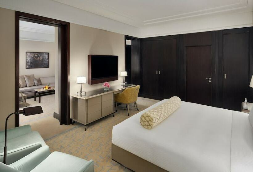 Номер Executive, The Hotel Galleria Jeddah, Curio Collection By Hilton