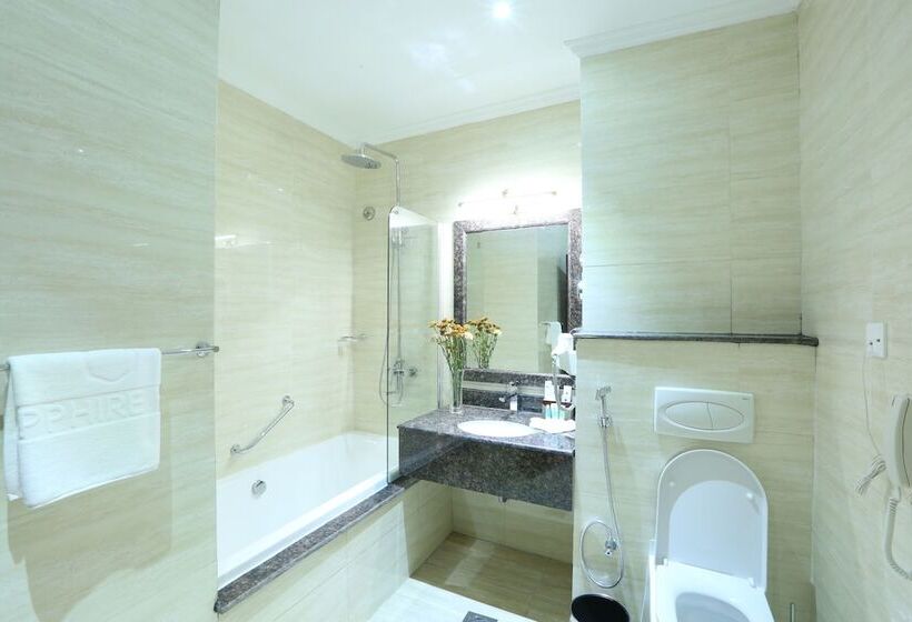 اتاق لوکس, Sapphire Addis