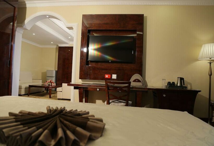 اتاق لوکس, Sapphire Addis
