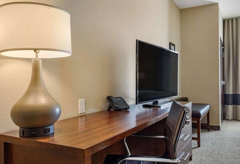 Люкс, Comfort Inn & Suites