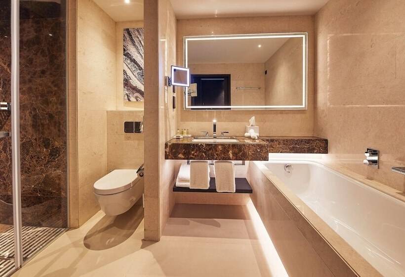 اتاق خانوادگی, Hilton Belgrade