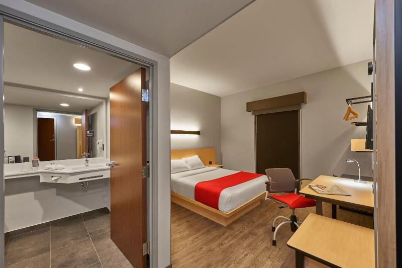 장애인을 위한 스위트, Holiday Inn Express & Suites Gainesville   Lake Lanier Area, An Ihg