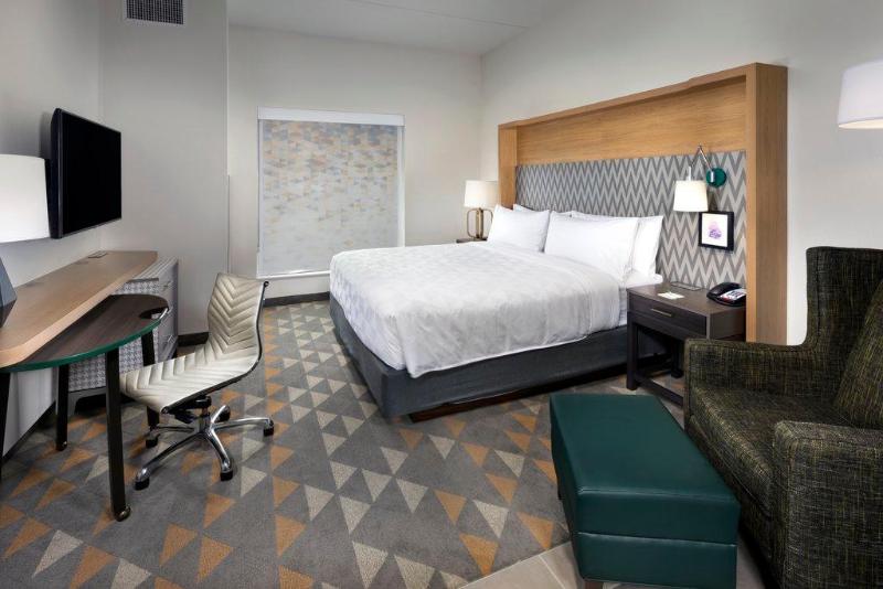 Номер Стандарт Кровать Кинг Адаптированный для Инвалидов, Holiday Inn & Suites Arden   Asheville Airport, An Ihg