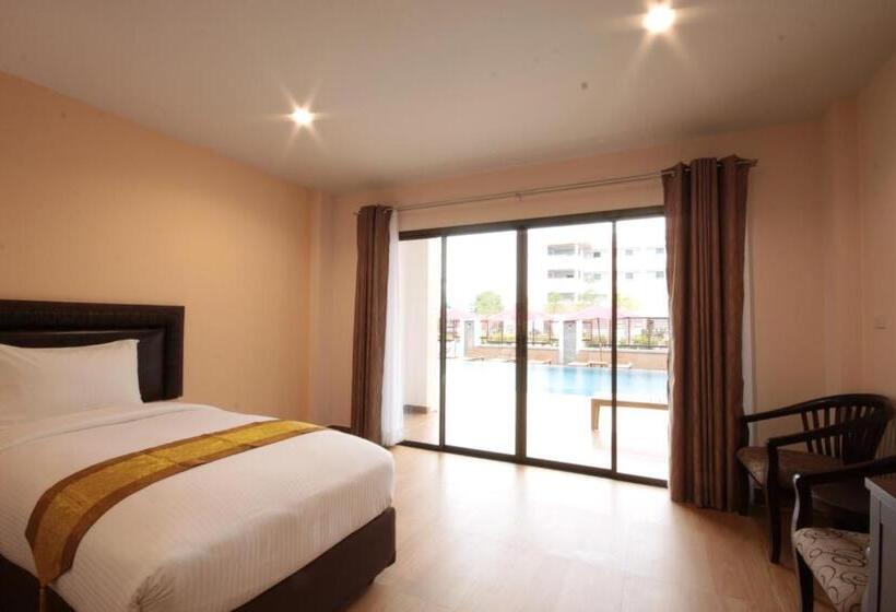 Трехместный Номер Стандарт Вид на Бассейн, Paragon Suites Resort