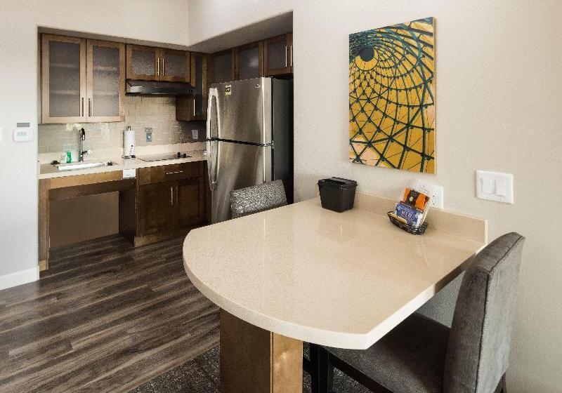 Люкс Адаптированный для Инвалидов, Staybridge Suites   Lake Jackson, An Ihg